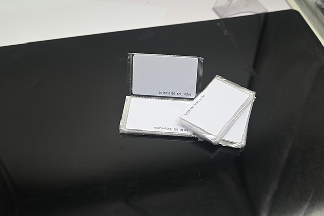 ����ʹ��������Ա������ס��������������